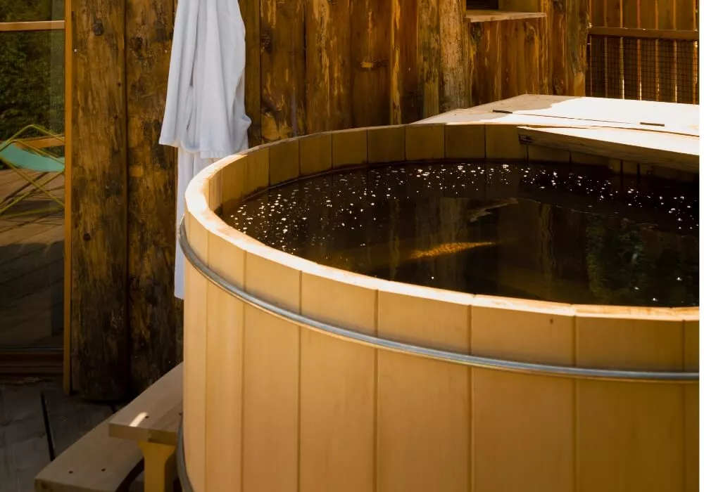 Wooden hot tub cover 160 Bain nordique en bois, bain nordique bois, filtration, cèdre rouge, de cèdre rouge