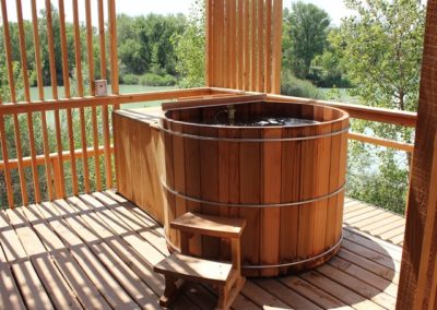 professional wood hot tub manufacturer