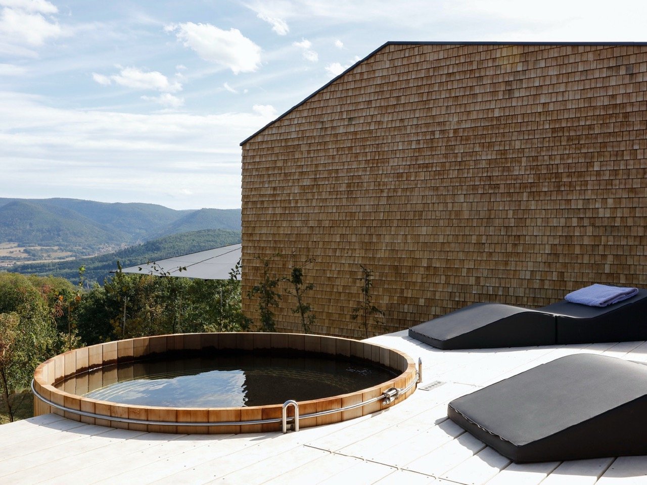 wood hot tub solution for distributor