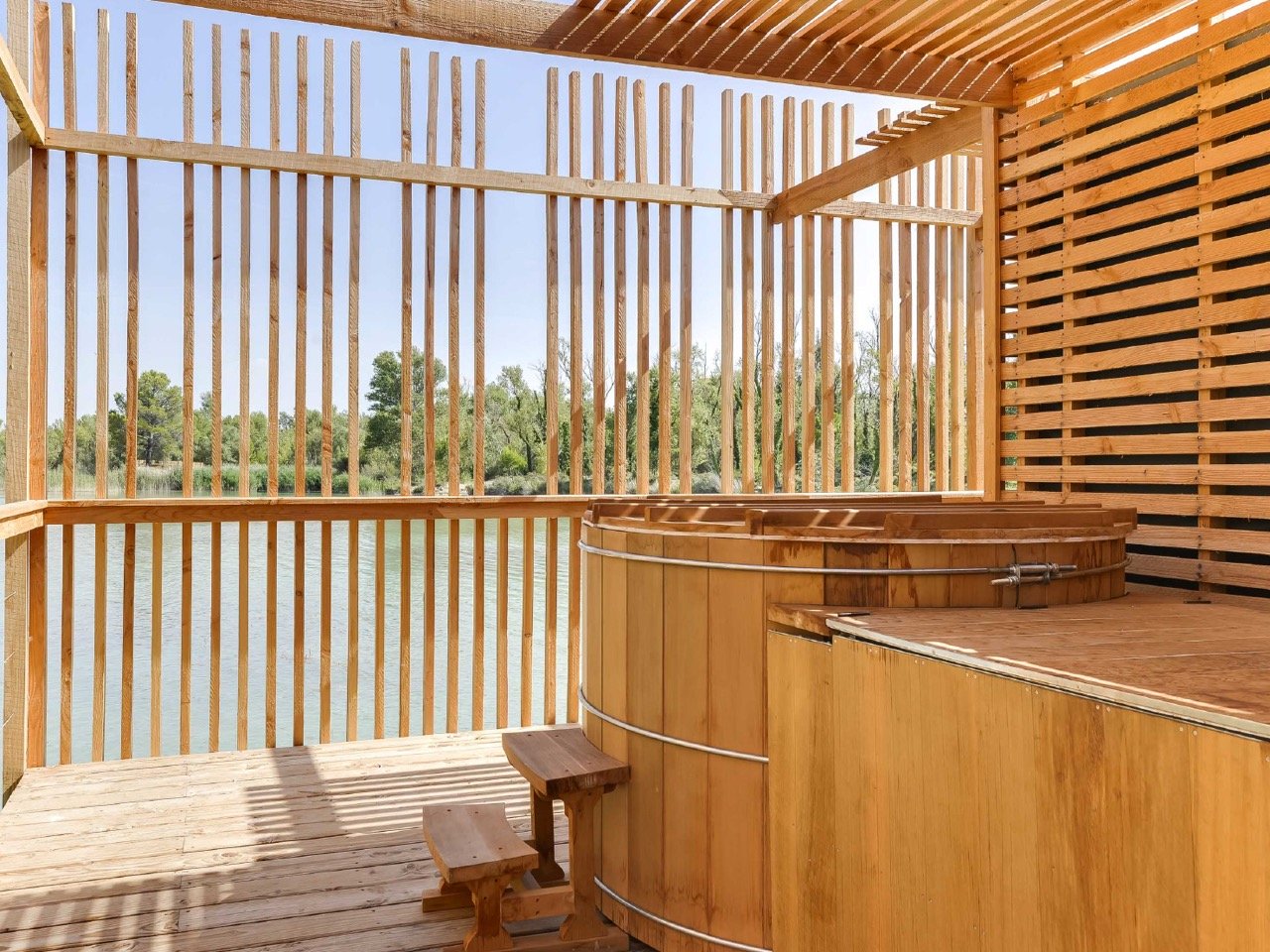 Red Cedar wood hot tub for professionals