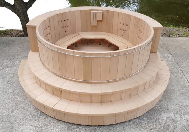 Wooden hot tub 220cm